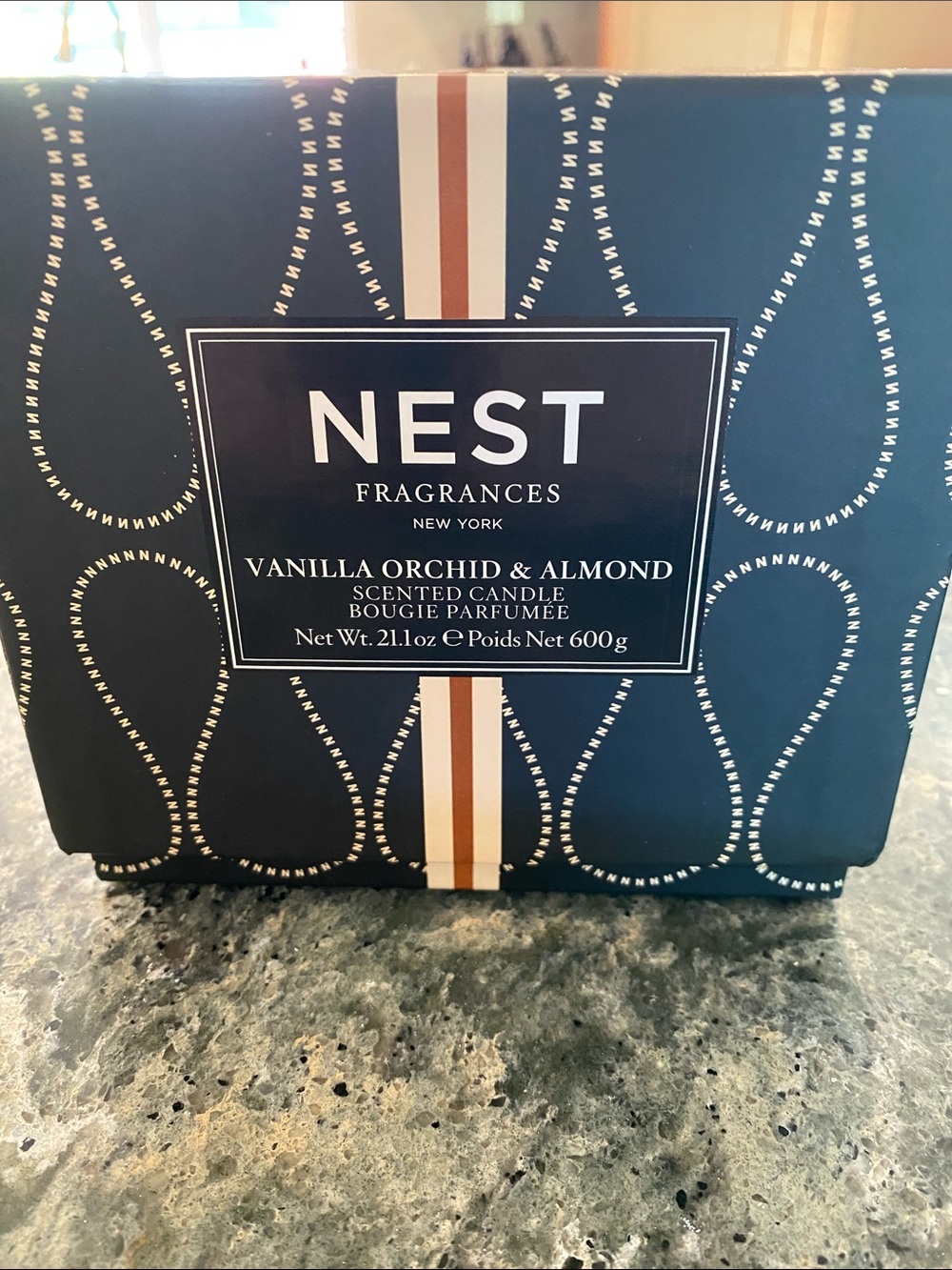NEW NEST Vanilla Orchid & Almond Scented Candle - Picture 1 of 3